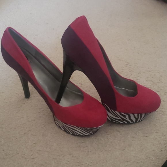 Guess 6inch heels, 2.5 inch platform - Picture 2 of 4
